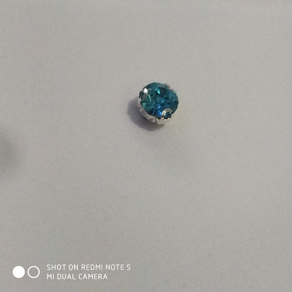 Kristal dikme taş mavi 3 tırnak gümüş kasa yuvarlak 6 mm